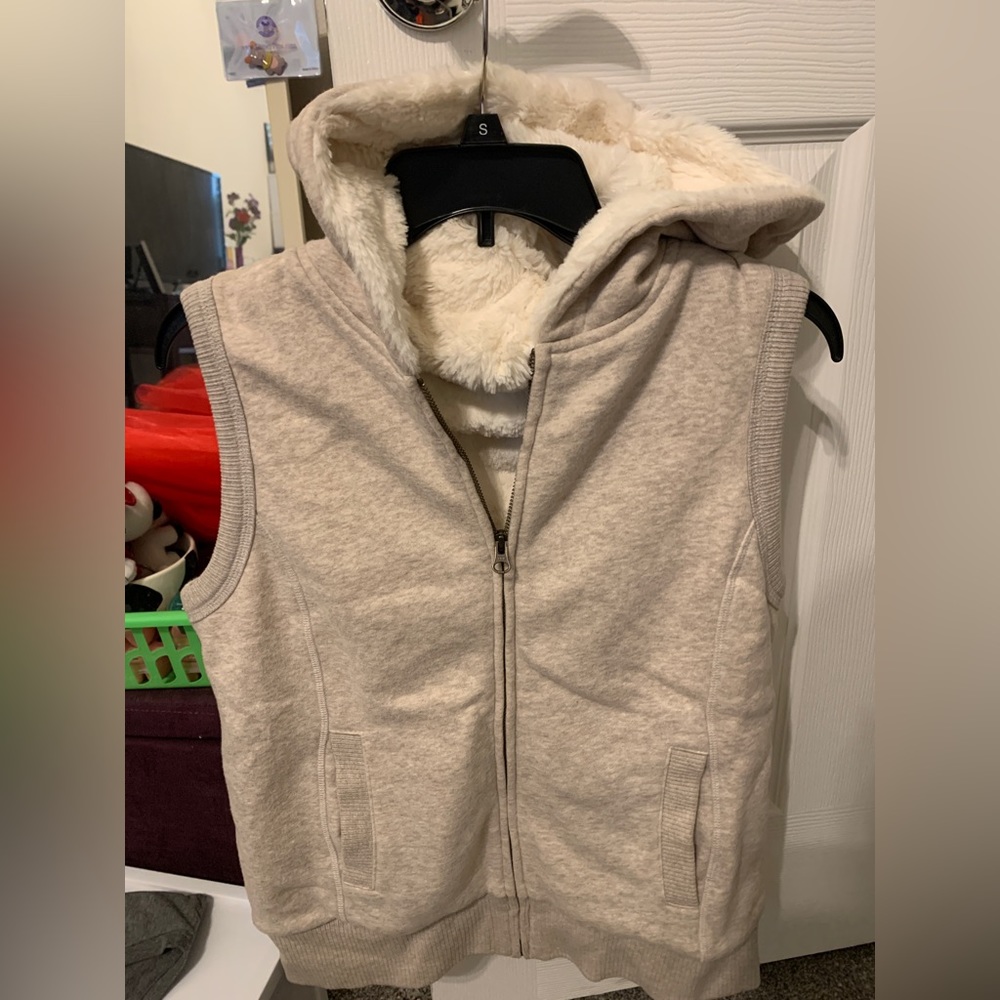 Hooded Vest with faux fur inside
